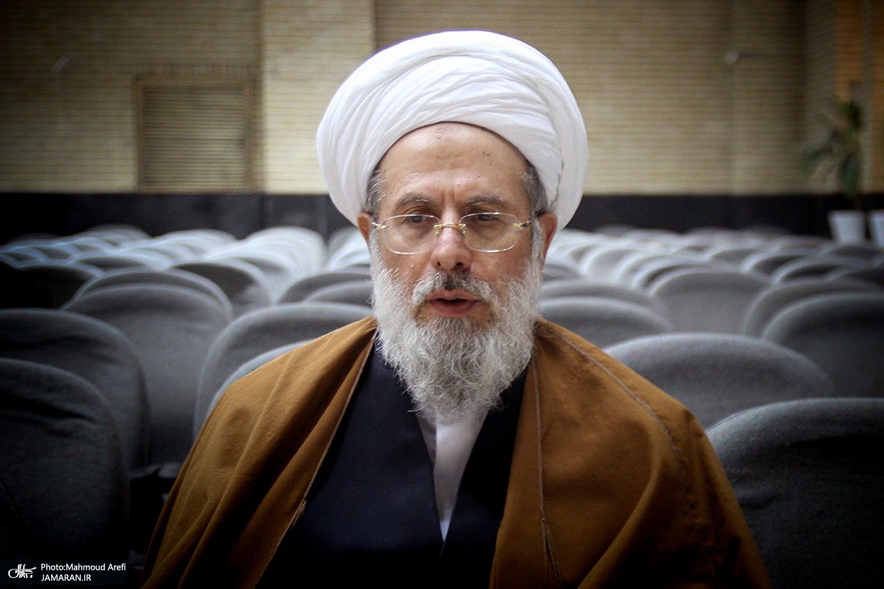 بوسه وزیر روحانی بر پیشانی محمدی ری شهری+ عکس