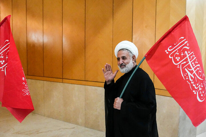 نمایندگان پرچم به دوش وارد صحن شدند/ قالیباف نیامد، حاجی بابایی رئیس جلسه شد+ تصاویر
