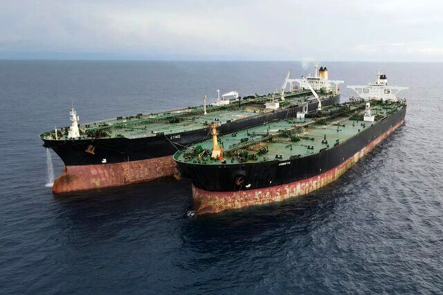 ادعای رسانه آمریکایی درباره حراج ابرنفتکش ایرانی در اندونزی / قیمت پایه نفتکش چقدر اعلام شد؟