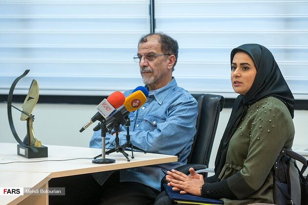 اهدای نشان افتخار به زهرا نعمتی