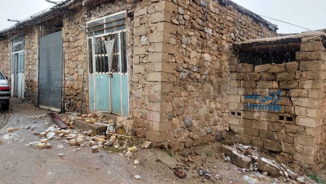 خسارت زلزله سی سخت به ۵۰۰ خانه روستایی در سمیرم

