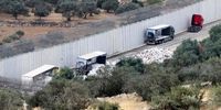 صهیونیست ها به کامیون های کمک به غزه حمله می کنند