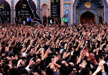 انتقاد روزنامه جمهوری از مداحان جدید؛  نباید اهل بازی‌های سیاسی باشند/ چرا مداحان سنتی مورد اعتماد مردم بودند؟