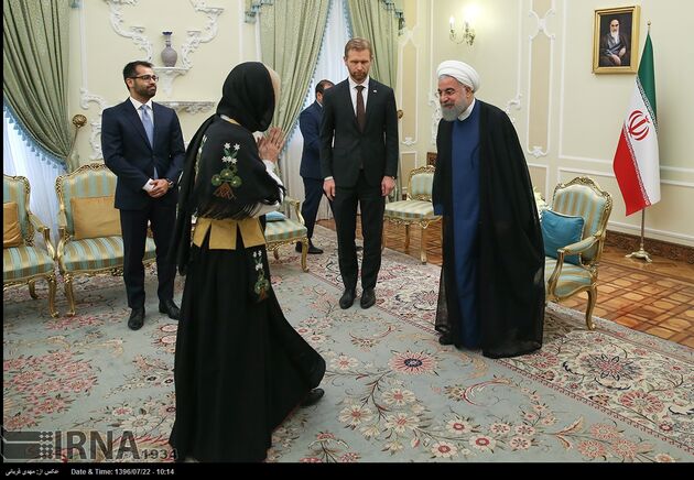 تقدیم استوارنامه سفرای جدید به روحانی