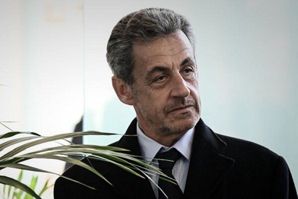 سارکوزی آزاد شد / او حق خروج از فرانسه را نخواهد داشت + فیلم