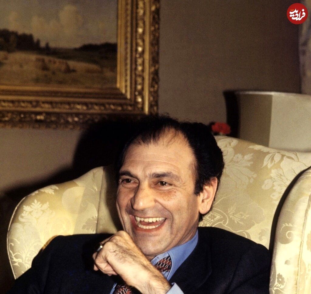 عکس/ اردشیر زاهدی در خانه‌اش در شمیران، ۲۷ آذر ۱۳۵۷