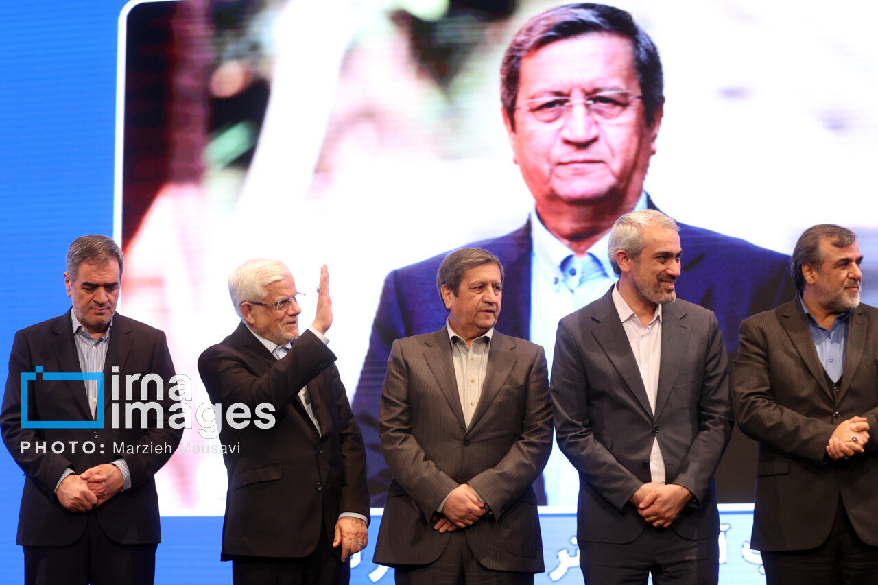 تصاویری از وزیر استیضاح شده دولت پزشکیان در کنار عارف و مدنی زاده 4