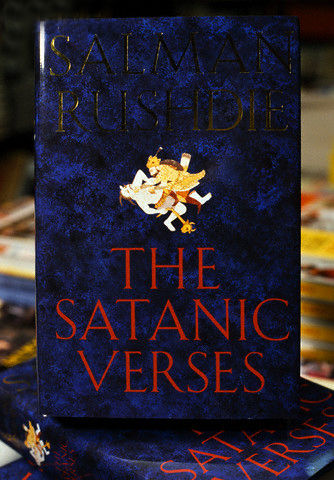 رمان آیات شیطانی گسستگی از امر مقدس