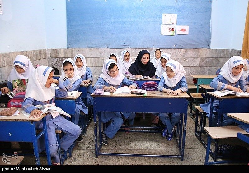 تصویری دلخراش از تحصیل دانش آموزان فقیر در ایران 