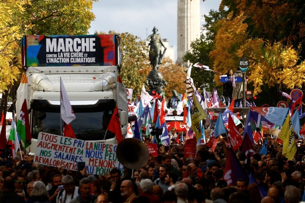 ضربه‌ جدید به بسیج عمومی پوتین/ خیابان‌های پاریس به تسخیر معترضان درآمد