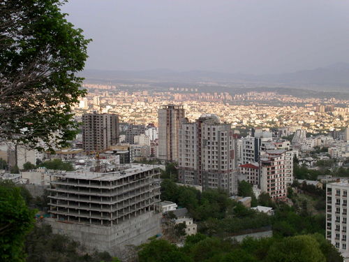 3 سناریوی بازار مسکن در سال 1405 | فروغمند اعرابی: در شرایط جنگی، مسکن برای سرمایه‌گذاران جذاب نیست | جابجایی اجباری مستأجران به مناطق ارزان‌تر