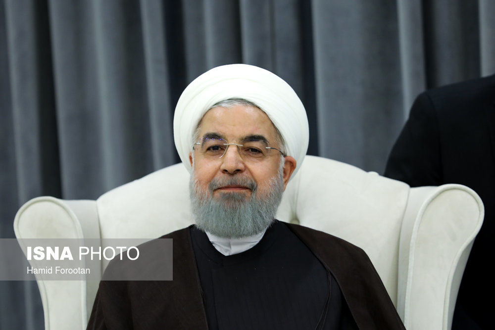 روحانی: با ارتقای امید و مشارکت مردم کم‌هزینه‌تر از مقطع سخت فعلی عبور می‌کنیم
