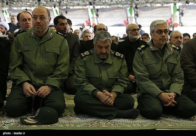 اقامه نماز بر پیکر آیت الله هاشمی رفسنجانی توسط مقام معظم رهبری