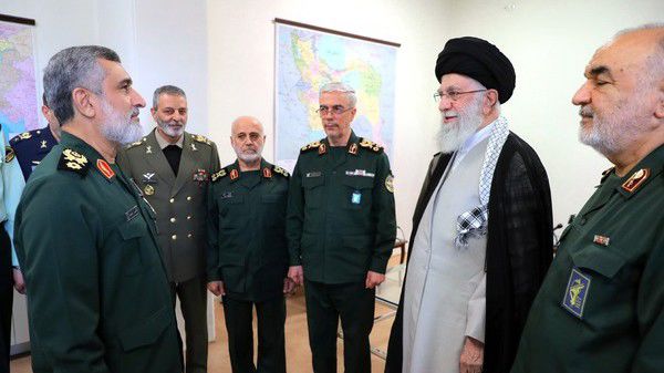 درخواست متفاوت سردار حاجی زاده و سلامی از رهبر انقلاب / حضرت آقا گفتند شما اول باید یکی را پیدا کنید که برایتان خواب ببیند!