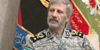 فرمانده کل ارتش: مردم مطمئن باشند تا آخرین قطره خون پای کار هستیم/ قدرت ایمان می‌تواند دشمن را چنان دچار آشفتگی کند که به اشتباه، هواپیما‌های خودی را هدف قرار دهد