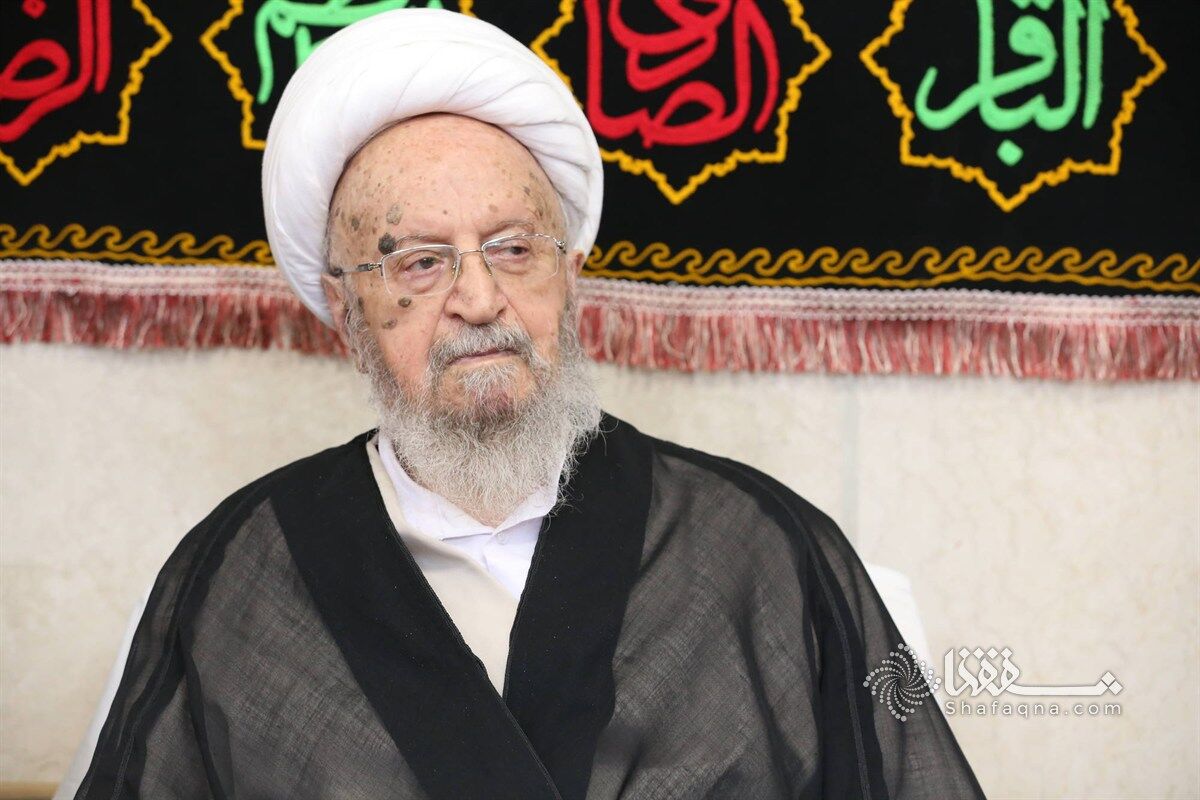 حضور آیت‌الله مکارم شیرازی در مراسم عزاداری شهادت فاطمه زهرا(س) + عکس