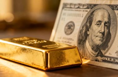 قیمت طلا پایین آمد | تقویت دلار آمریکا و تاثیر آن بر قیمت‌های جهانی | افزایش قیمت نفت به نفع طلا نیست