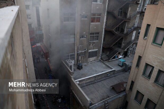 آتش‌‌سوزیِ ساختمان ۱۵۳ در خیابان بهار مهار شد