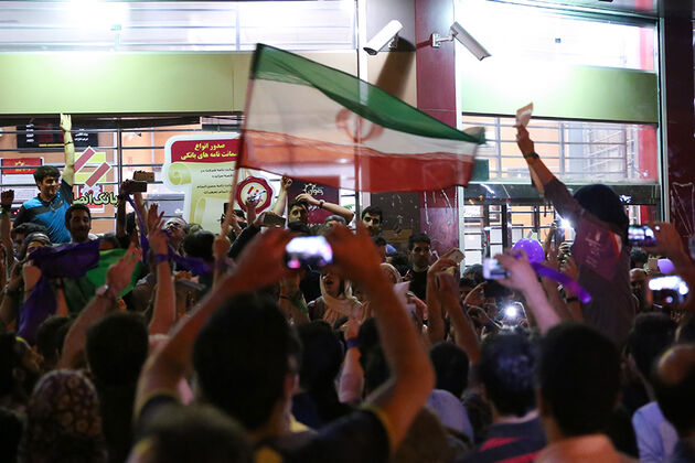 جشن و شادی مردم تهران برای پیروزی حسن روحانی