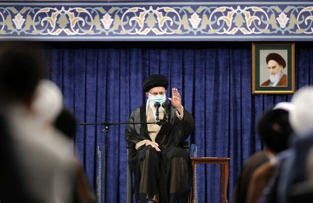 رهبر انقلاب: جمهوری اسلامی با الهام از اهل‌بیت اژدهای هفت‌سر استکبار را عقب راند و پیشرفت کرد
