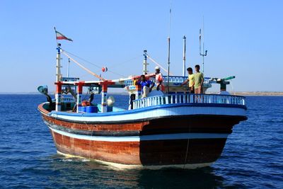 نجات ماهیگیران ایرانی توسط نیروی دریایی پاکستان+جزئیات