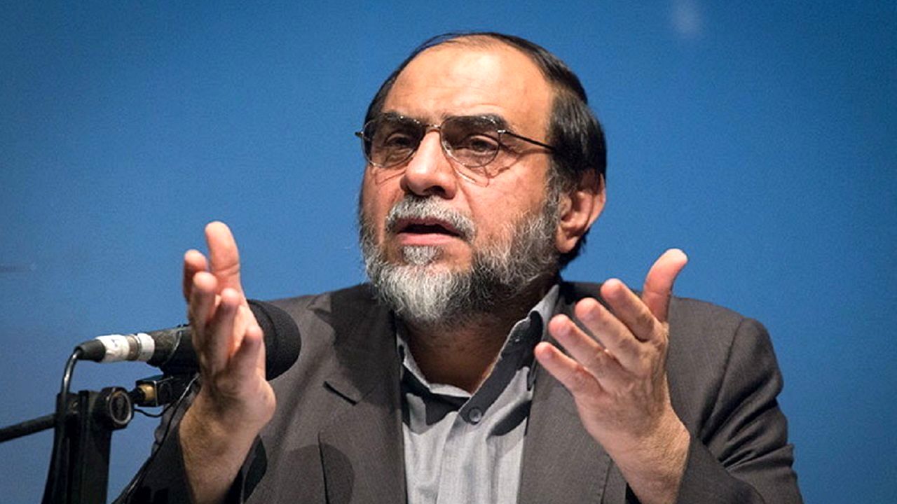 ثبت نام روحانی در انتخابات خبرگان جنجالی شد/ انتقاد این چهره سیاسی از حضور او در انتخابات