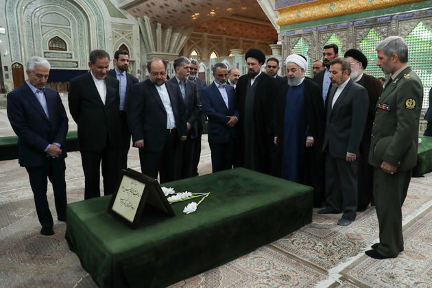  تجدید میثاق رئیس جمهور و اعضای هیأت دولت با آرمان‌های بلند امام خمینی