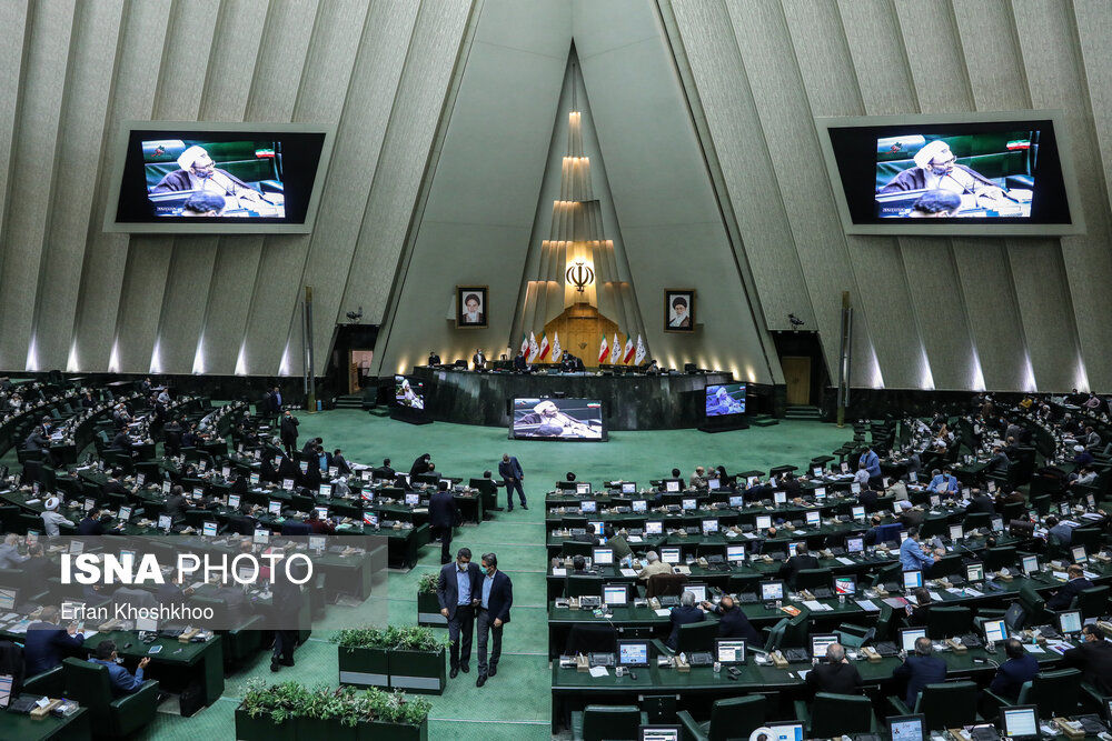 نماینده موافق وزیر پیشنهادی ارتباطات و فناوری اطلاعات: وزیر پیشنهادی نماد دولت جوان حزب‌اللهی است