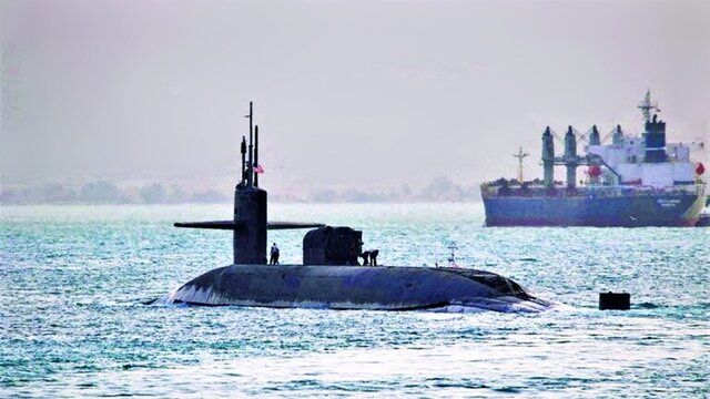 جزئیات عبور یک زیردریایی هسته‌ای آمریکا از کانال سوئز به دریای سرخ