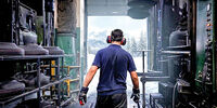 صنعت در ۶ ماه دوم سال با چه چشم‌اندازی مواجه است؟ | کاشفی: تغییرات سریع قیمت‌ها و شرایط اقتصادی ریسک فعالیت تولیدی و صنعتی را افزایش می‌دهد