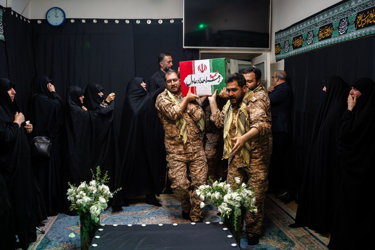 اولین تصاویری از پیکر همسر شهید رهبر انقلاب/ گریه‌های حدادعادل در وداع با دخترش/ مراسم کجا برگزار شد؟