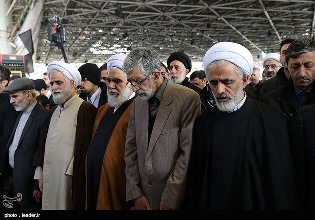 اقامه نماز بر پیکر آیت الله هاشمی رفسنجانی توسط مقام معظم رهبری