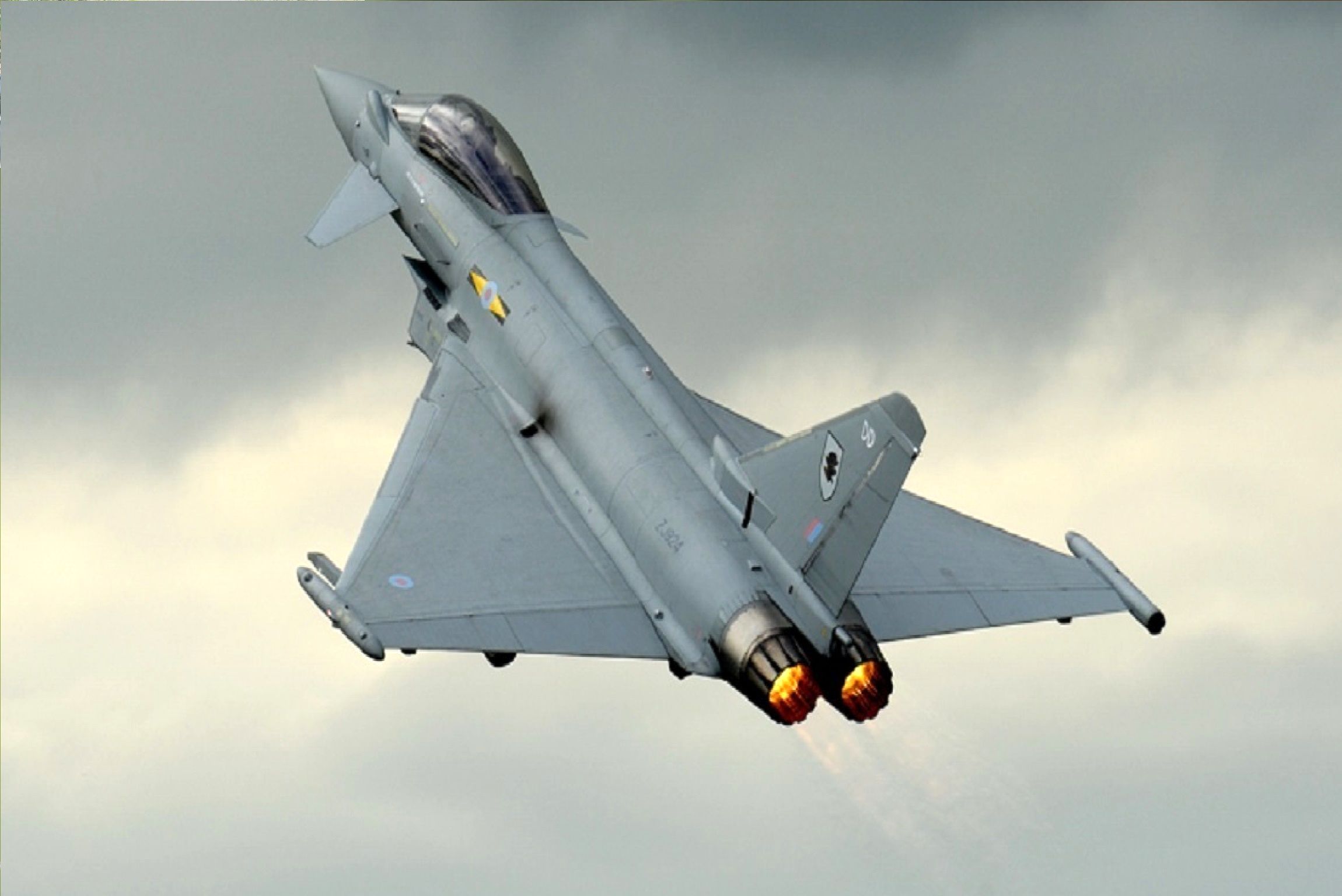 روزنامه جمهوری اسلامی مدعی شد؛ پرواز جنگنده های ارتش در آسمان تهران / علت چیست؟