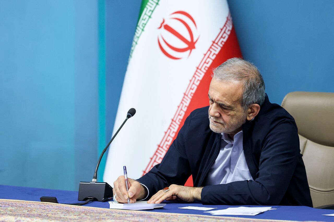 پیام پزشکیان به مناسبت روز پرستار: روایت ایستادگی پرستاران باید نسل‌به‌نسل منتقل شود