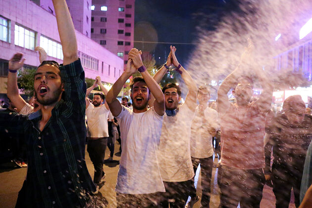 جشن و شادی مردم تهران برای پیروزی حسن روحانی