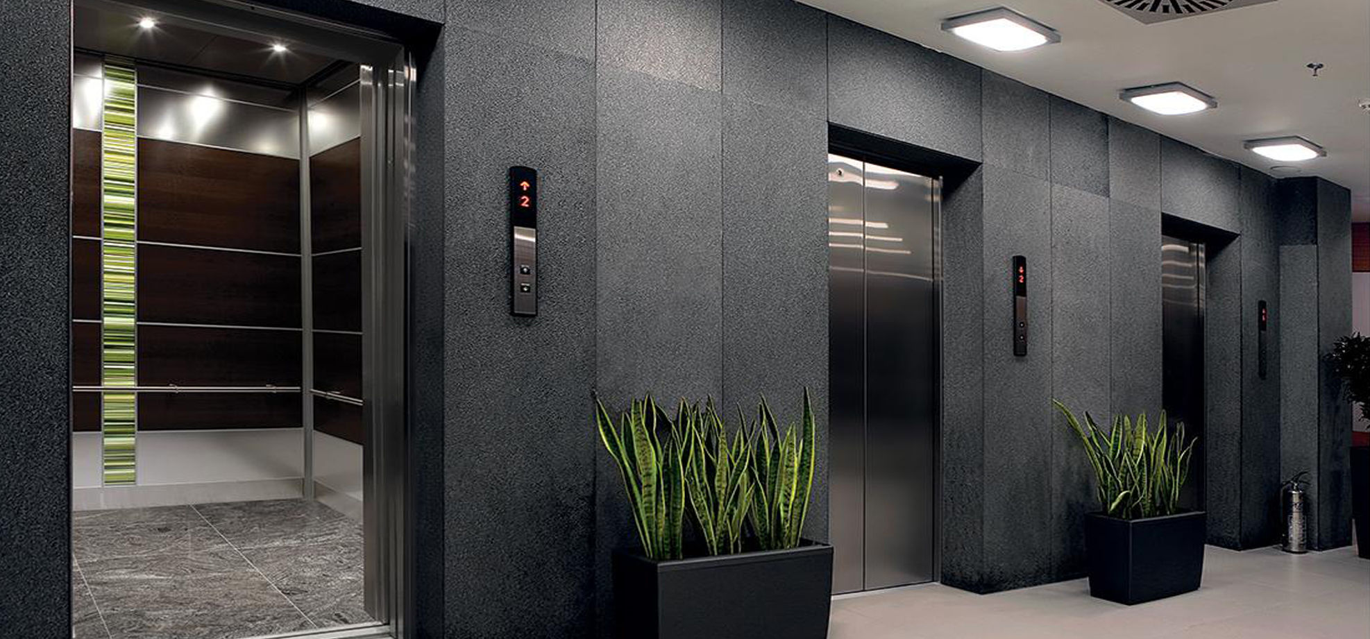 یک پنجم آسانسورهای دولتی استاندارد هستند