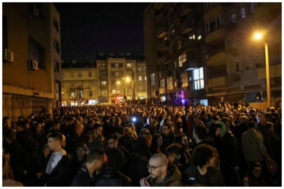 ادامه نا‌آرامی‌های صربستان/هزاران نفر بر علیه نتیجه انتخابات دست به تظاهرات زدند+عکس