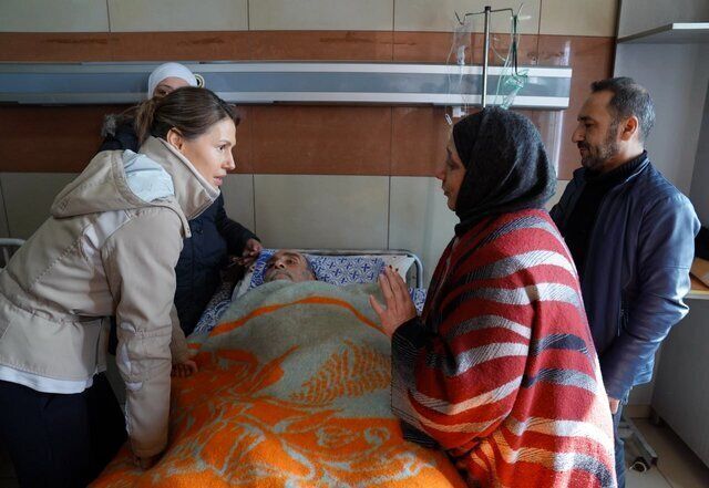 بشار اسد و همسرش برای ملاقات زلزله‌ زدگان به بیمارستان رفتند+ عکس
