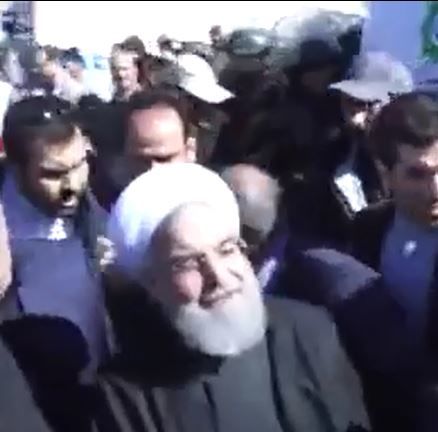 فیلم حضور روحانی در میان مردم زلزله زده کرمانشاه