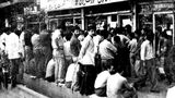 روکشِ نفتی بر سفره‌های کوپنی؛ چرا اقتصاد دهه 60 الگوی مقاومت نیست؟ | آیا صف‌های کوپن بدون دلارهای نفتی دوام می‌آوردند؟