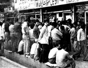 روکشِ نفتی بر سفره‌های کوپنی؛ چرا اقتصاد دهه 60 الگوی مقاومت نیست؟ | آیا صف‌های کوپن بدون دلارهای نفتی دوام می‌آوردند؟