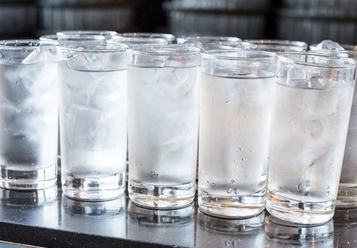 خطرناک باورنکردنی نوشیدن آب سرد برای بدن+اینفوگرافی