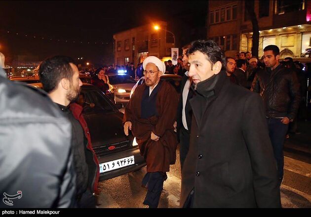 حضور مردم ومسئولان درمقابل بیمارستان شهدای تجریش