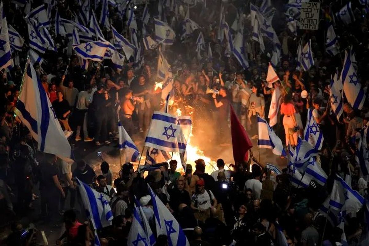 اسرائیل علیه نتانیاهو شد/ بزرگترین تظاهرات علیه بی بی از آغاز عملیات طوفان القصی+ فیلم