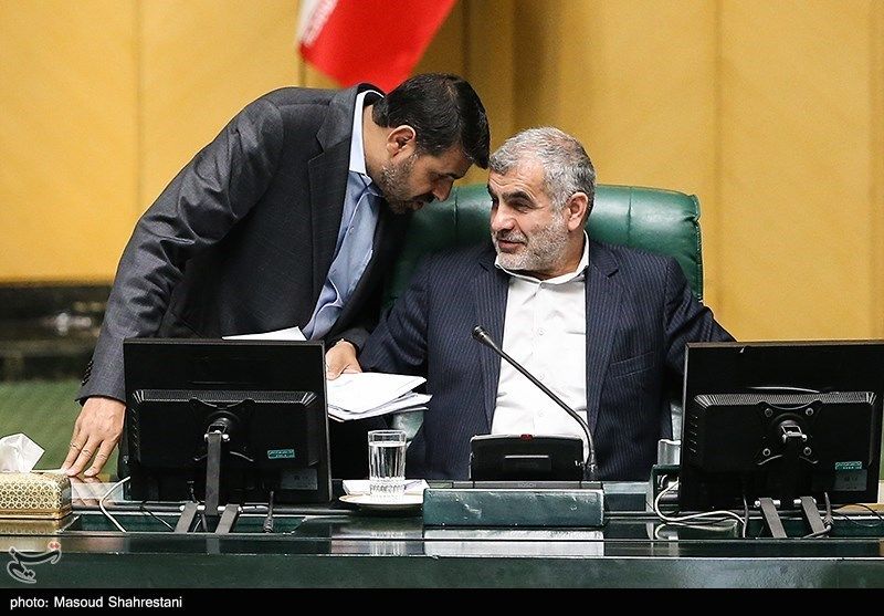 نیکزاد: تعطیلی مجلس صحت ندارد / جلسه صحن به جای یکشنبه در روز دوشنبه برگزار می‌شود