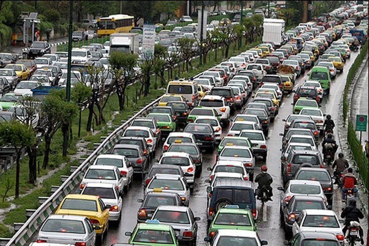 ترافیک سنگین در آزادراه تهران-کرج/  این دو جاده همچنان مسدودند