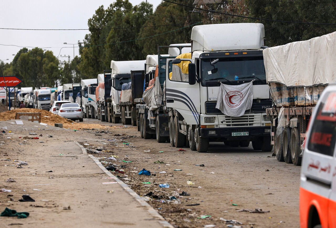 ورود 100 کامیون کمک بشردوستانه به غزه/ یک اسیر فلسطینی دیگر آزاد شد