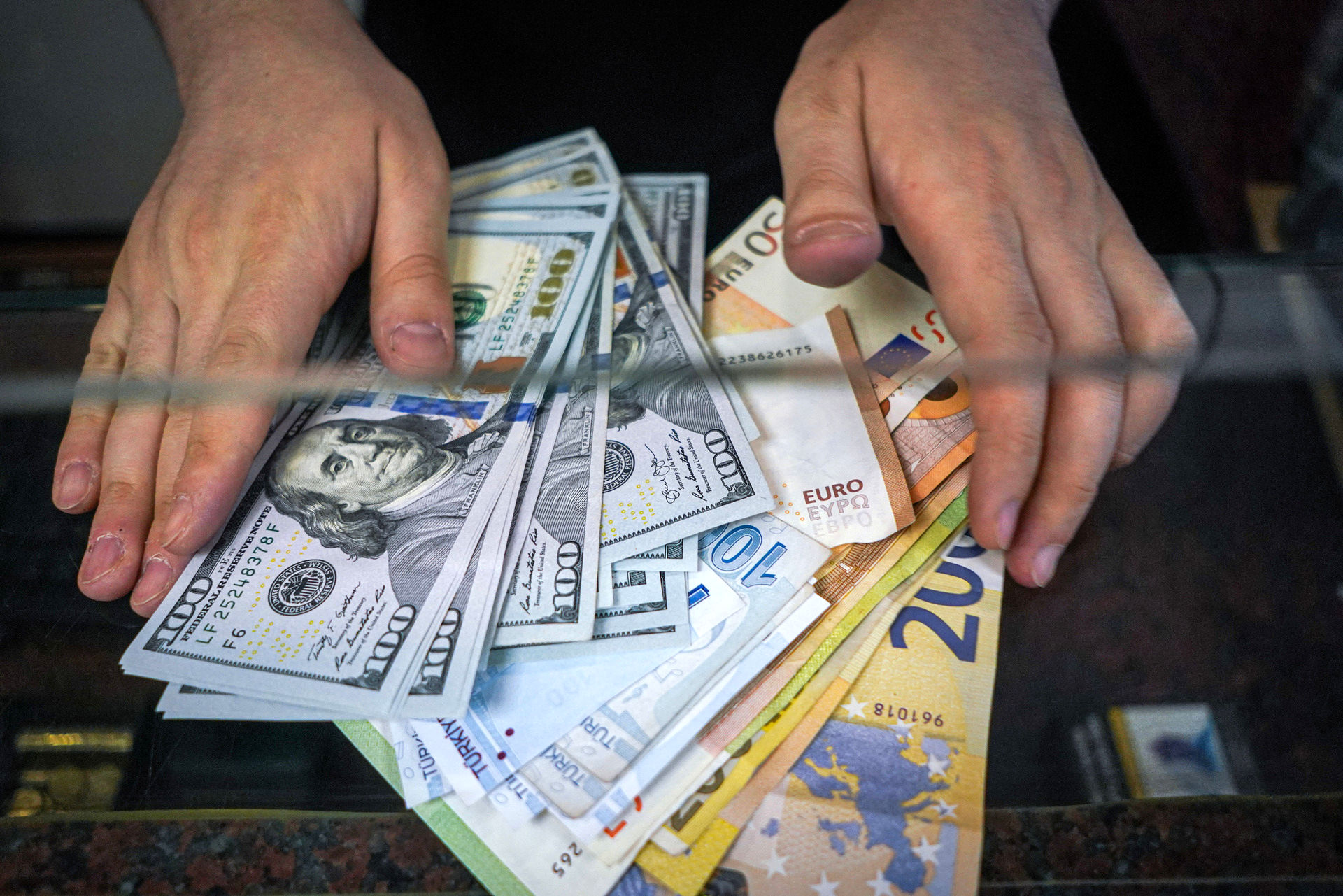 یورو دپو شد، تتر رکورد زد /پیش بینی آینده قیمت دلار و سکه