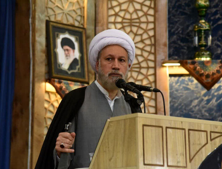امام جمعه شیراز: حل بحران آب نیازمند دعا، تقوا و همت همه مردم است/تقلید بی‌رویه از غرب عامل عقب‌ماندگی است