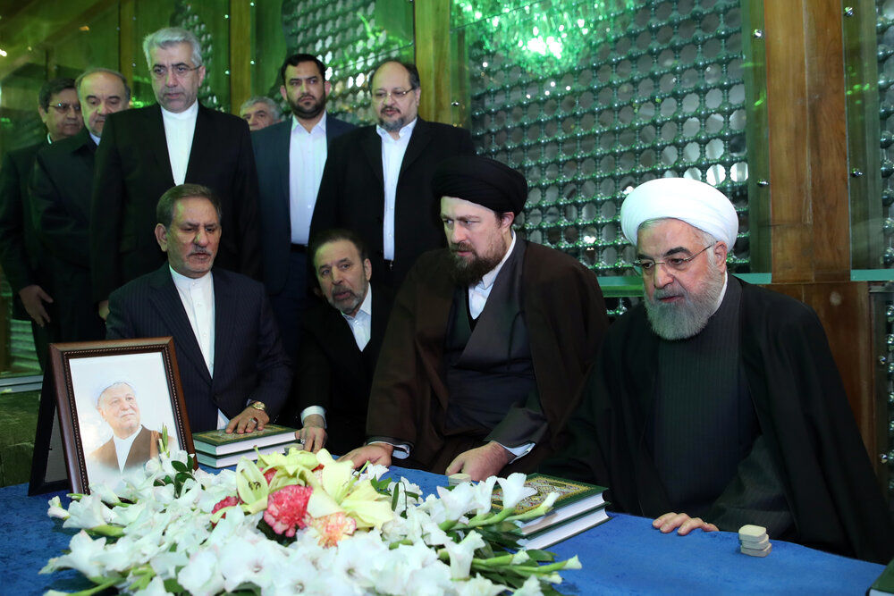 روحانی: دلسرد کردن مردم از انتخابات از مشی امام فاصله دارد